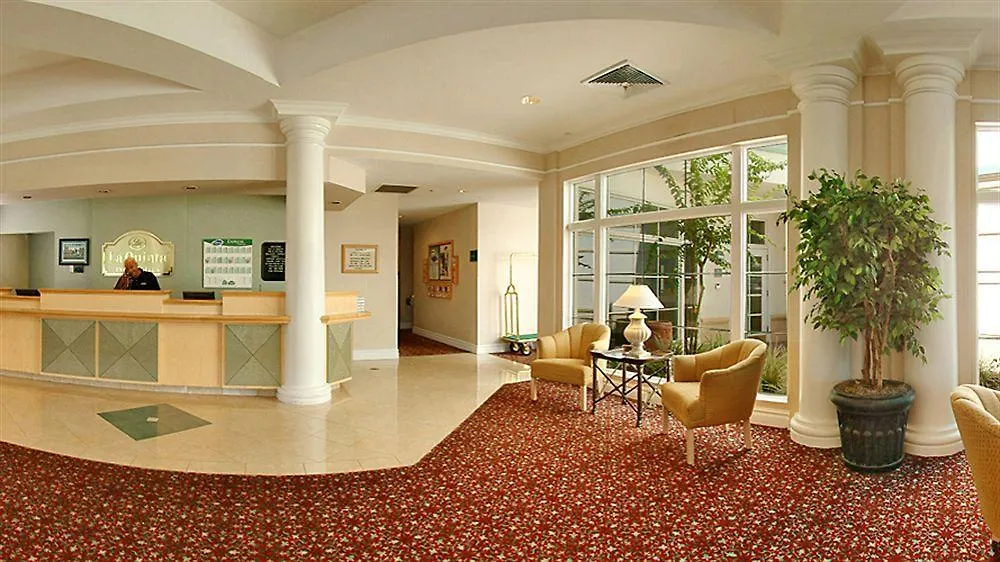 Hotel La Quinta By Wyndham Orlando Airport North
