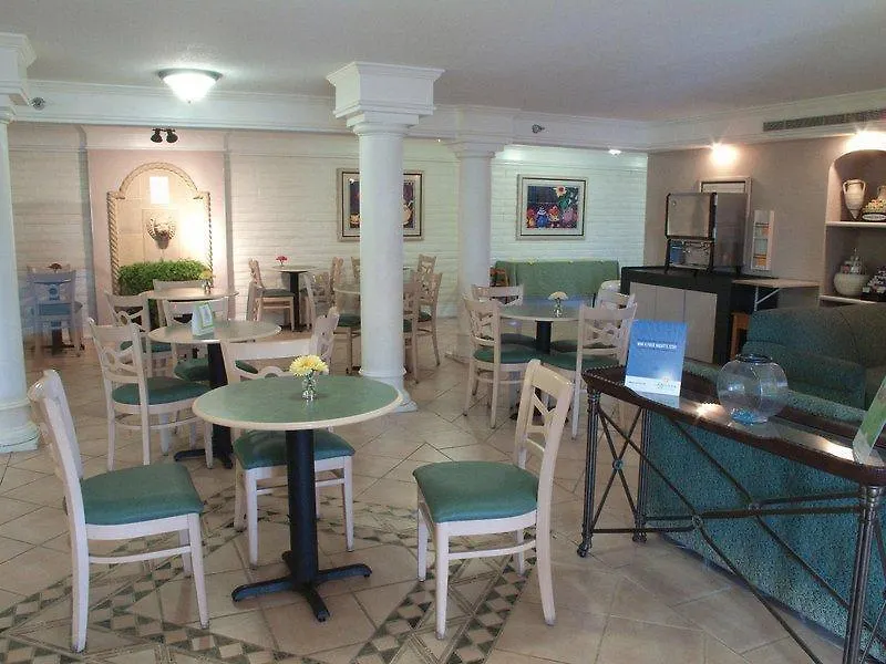 Hotel La Quinta By Wyndham Orlando Airport North